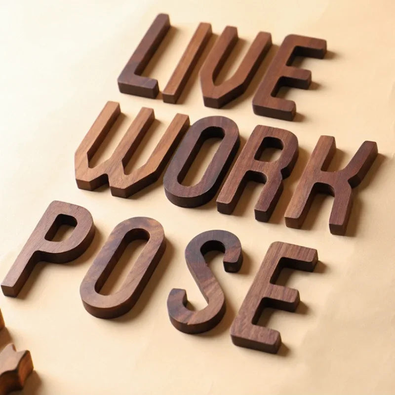 Pure Letters – Holzbuchstaben Wanddeko im Nordic Style